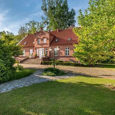 Gutshof * Falkenhagen (Mecklenburg-Vorpommern)