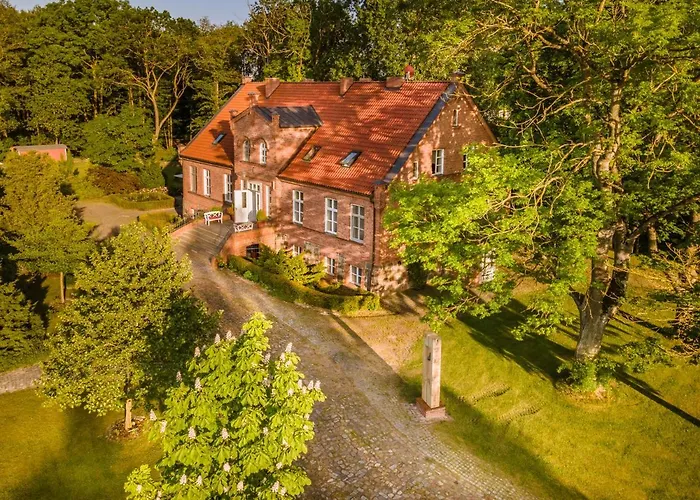 Gutshof * Falkenhagen (Mecklenburg-Vorpommern)