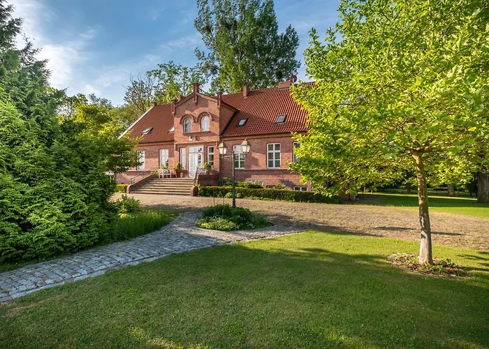 Gutshof * Falkenhagen (Mecklenburg-Vorpommern)